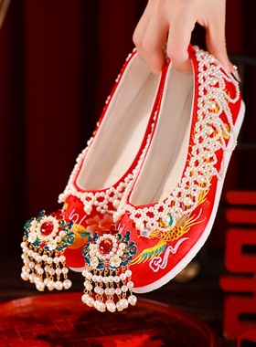 2025新款凤飞花红秋季古风红色秀禾婚鞋流苏手工新中式新娘汉