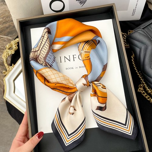 丝巾女2025新款高级感百搭