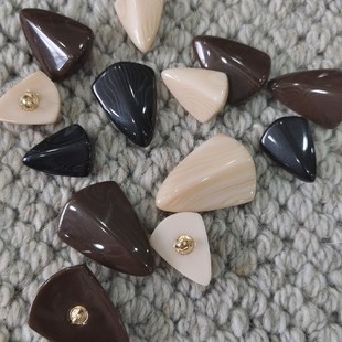 三角立体树脂不规则异型扣欧美风上衣雪纺裙子套装 饰扣子 风衣装