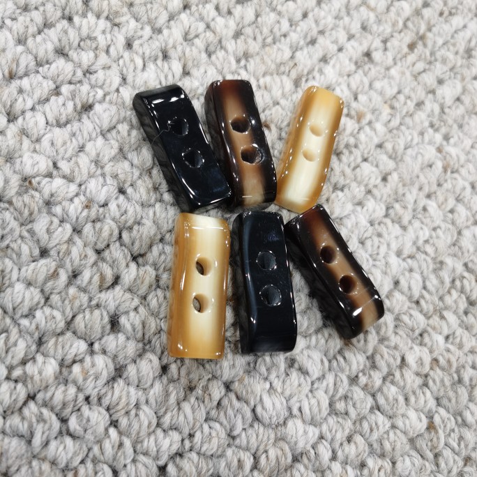 新款树脂牛角扣时尚个性百搭扣子毛衣开衫外套装饰扣呢子大衣牛角
