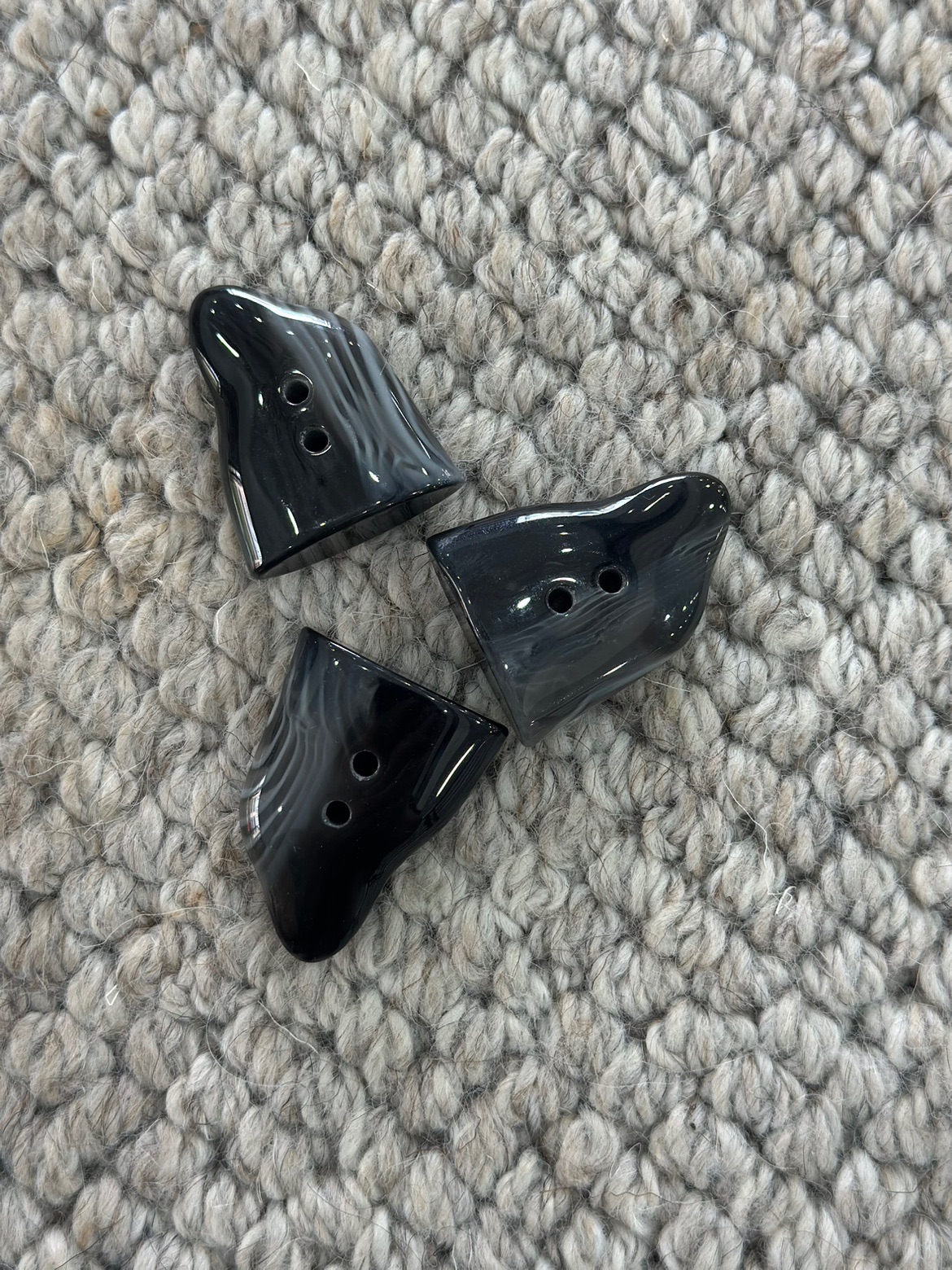 树脂异形仿牛角猫耳朵形三角形扣