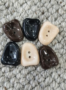 树脂仿玉石钮子风毛衣不规则装饰纽扣扣子两眼开衫外套女衣服大衣