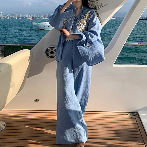 盘带绣蓝白衬衫/高腰阔腿长裤女
