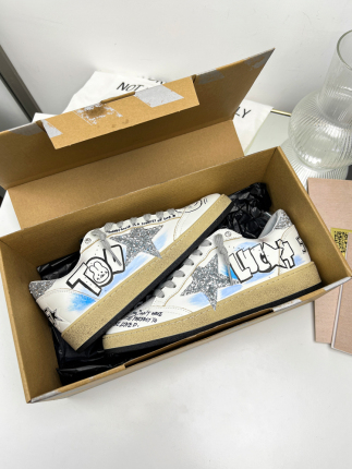 2024 new Korean old sequins, stars, small dirty shoes, female graffiti leather, increasing retro dirty sneakers