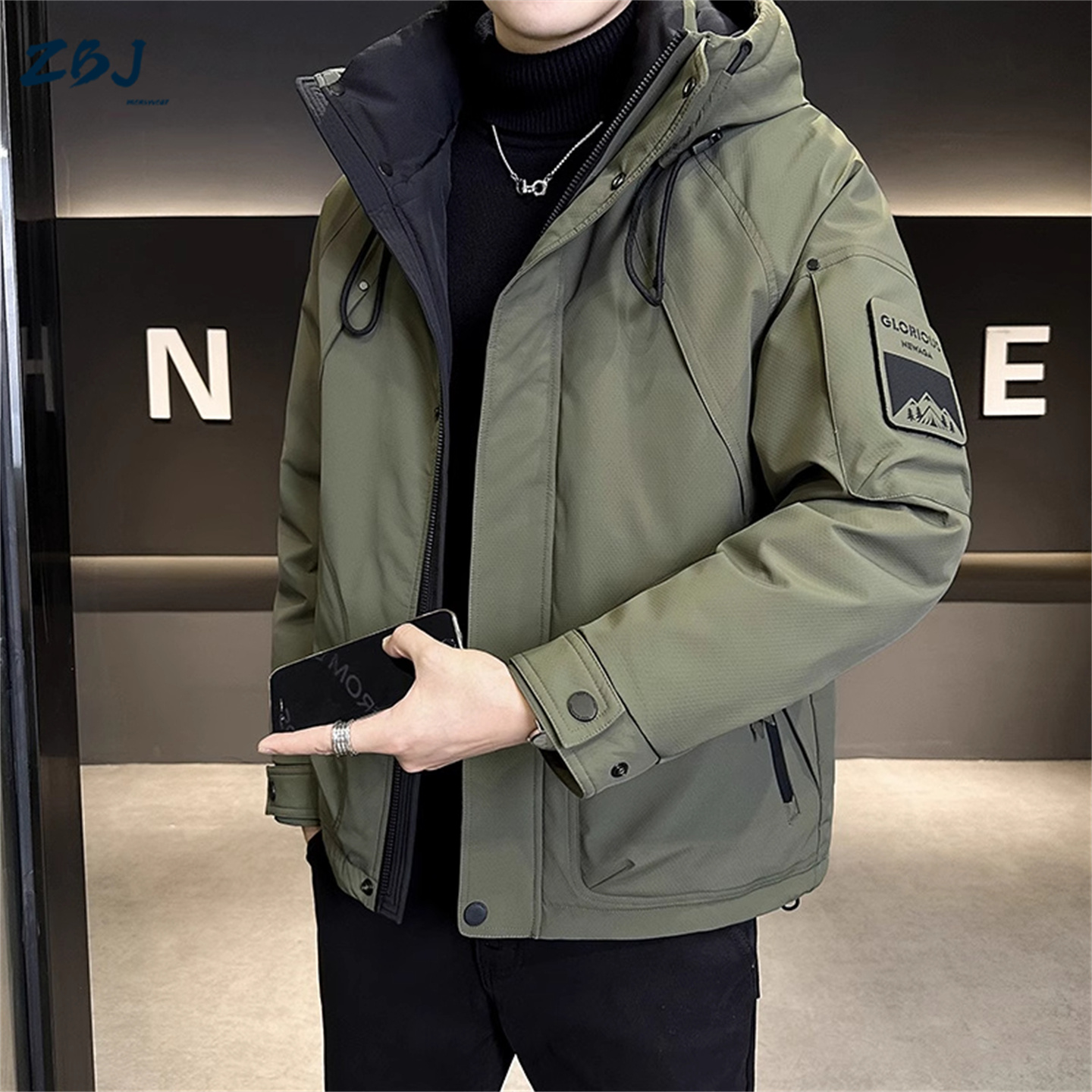 连帽短款宽松户外工装羽绒服