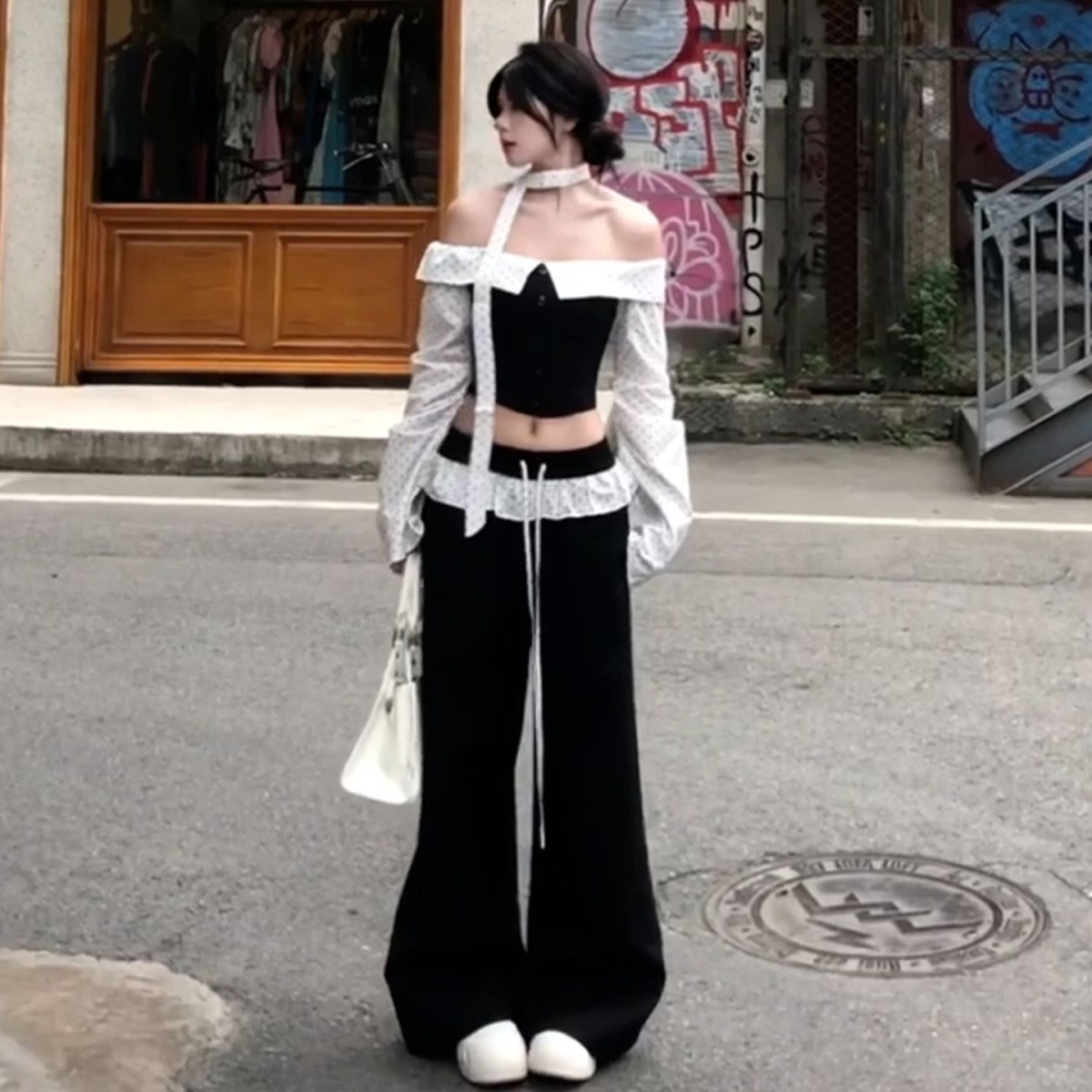 黑色一字肩波点长袖t恤女202年新款秋季超火巨好看韩系穿搭一整套
