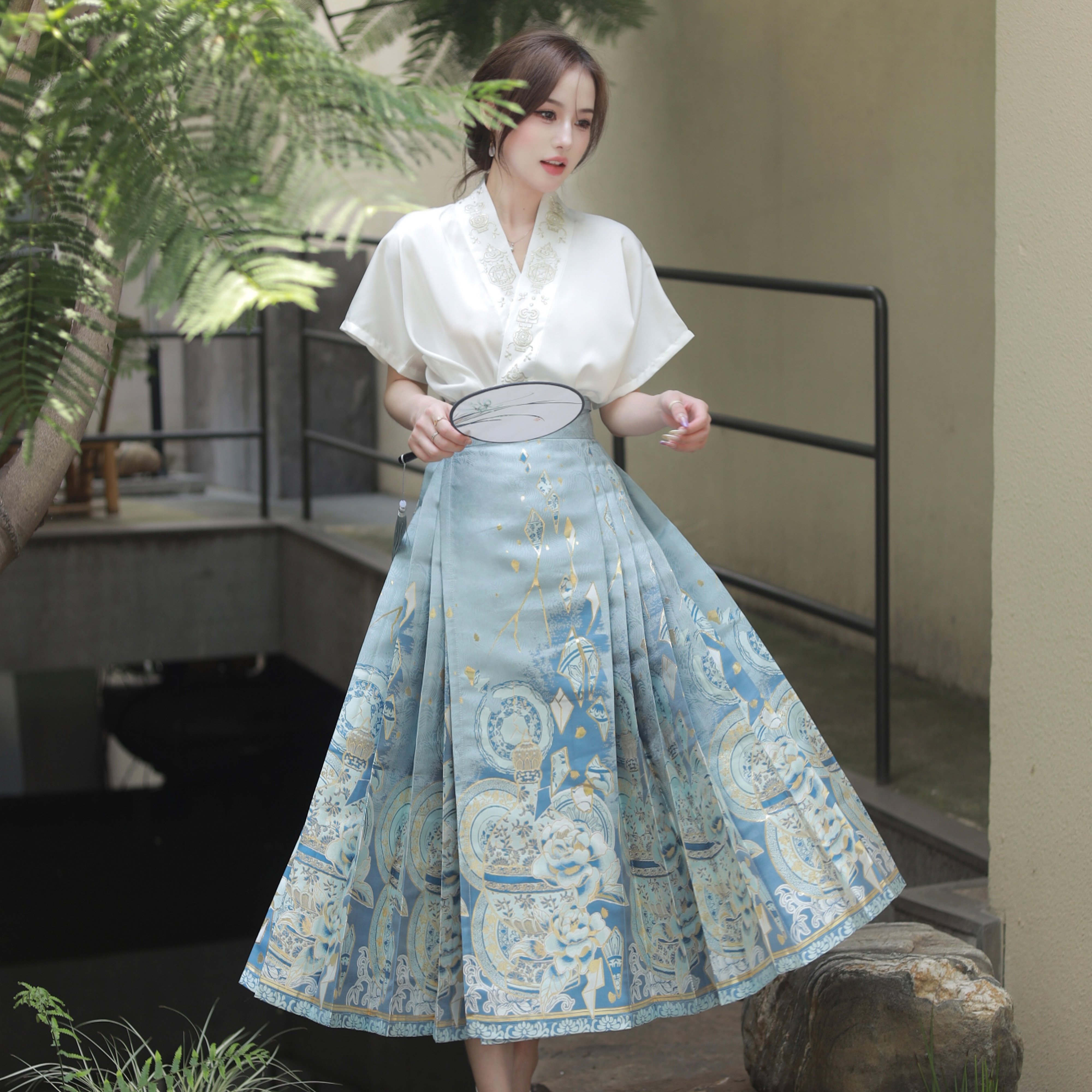 今时月青花瓷长款八分马面裙汉服