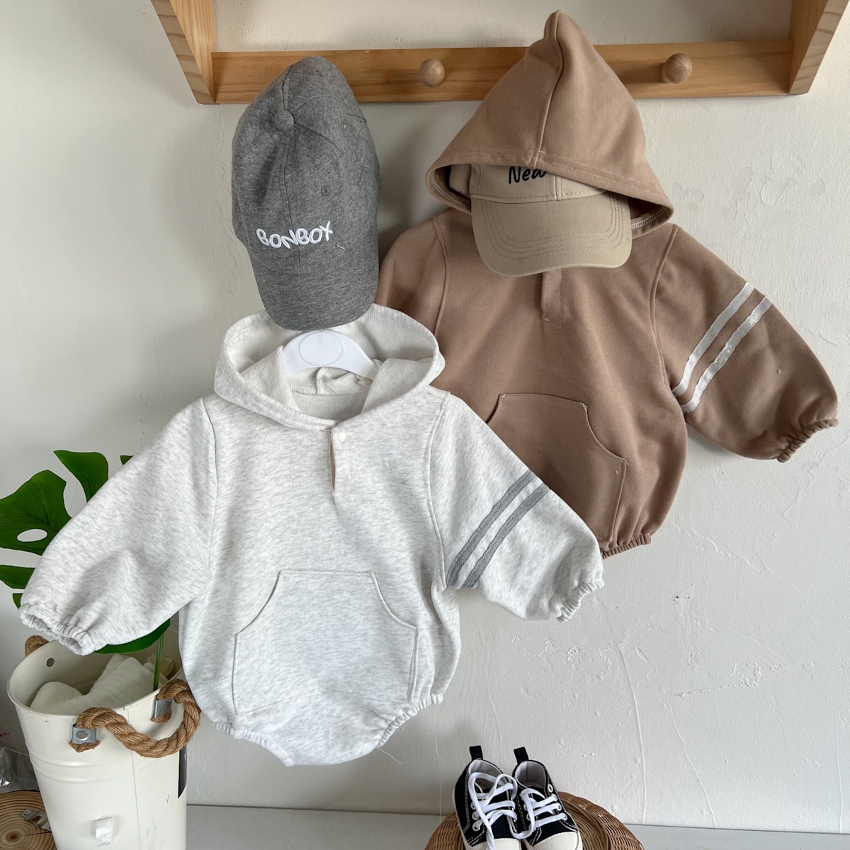 25春新款婴幼儿运动风连帽卫衣三角爬男女童宝宝韩版宽松连体服哈