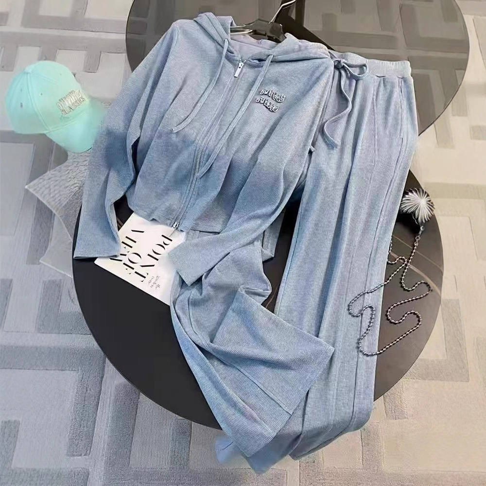 盐系穿搭休闲运动套装女