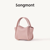 Падение розового пятна сакуры