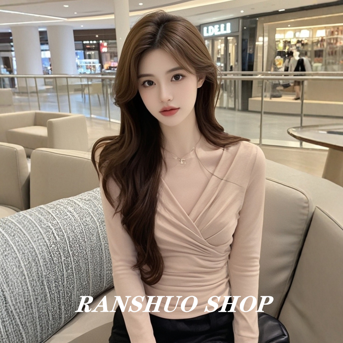 小个子卡其色交叉V领褶皱长袖T恤