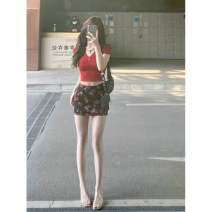 夏日ootd穿搭辣妹风红色V领短袖 正肩显身材上衣 T恤女夏季 纯欲短款