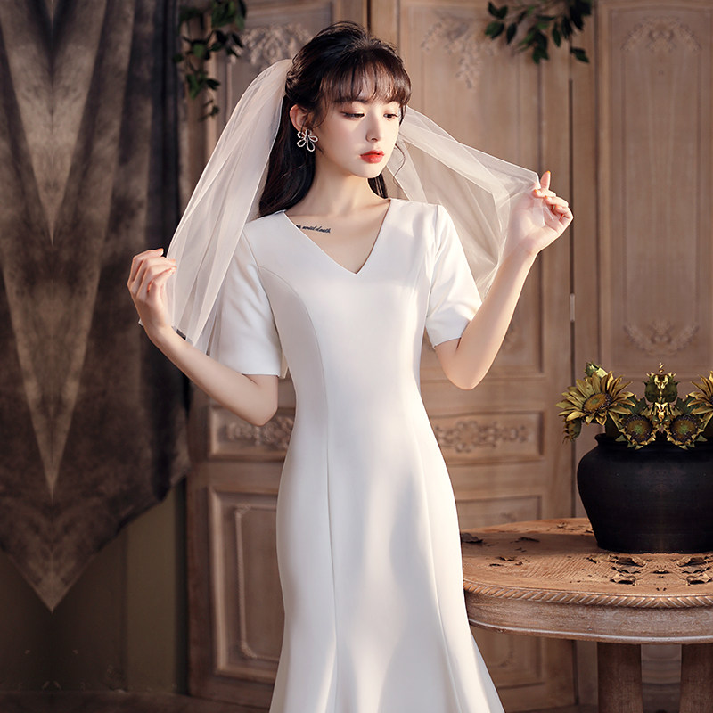 领证小白裙登记缎面修身平时可穿礼服轻婚纱订婚法式鱼尾连衣裙冬