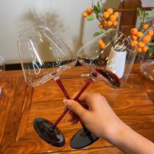 上品行红酒杯黑领结红杆红酒杯