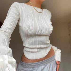 Collage fitting long sleeved round neck slim fitting women's