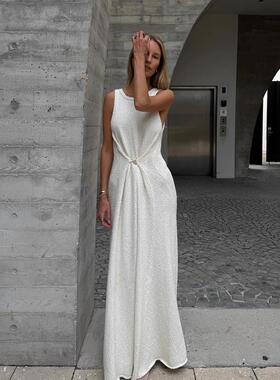 Beach long dress with waist cinched and sleeveless white