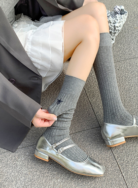 双针蜜蜂刺绣轻奢日系中筒袜不挑人百搭个性外穿可堆堆极简长棉袜