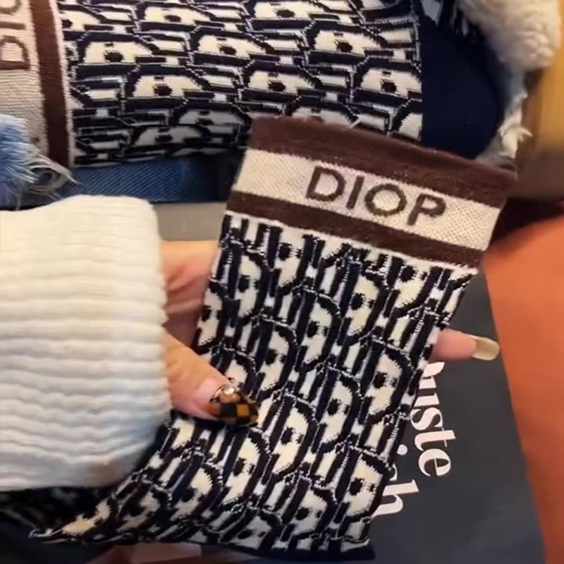 轻奢新款欧货小众舒适秋冬中筒袜