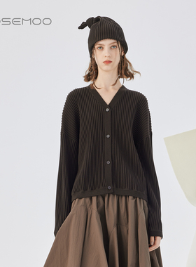 容子木ROSEMOO25秋【商场同款】肌理感系扣短款V领开衫RSS3NS336C