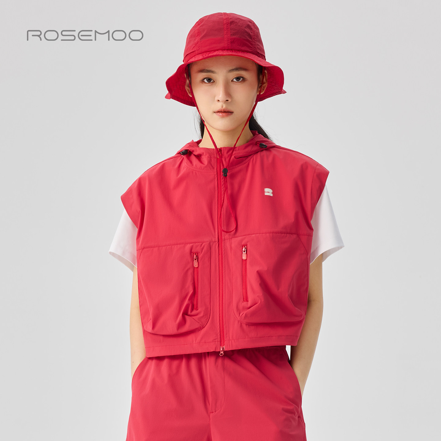 容子木ROSEMOO26夏【商场同款】哑光轻薄微弹连帽马甲RWM2AP218B