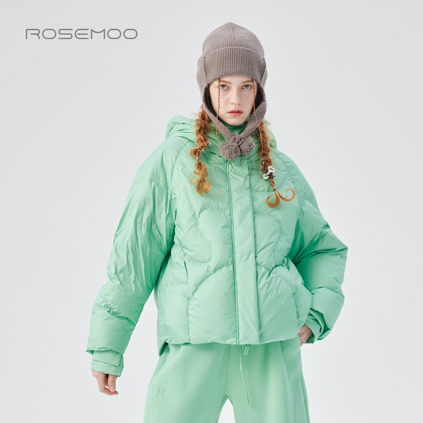 容子木ROSEMOO25冬【商场同款】光泽感细腻连帽羽绒服RSS4YP253B