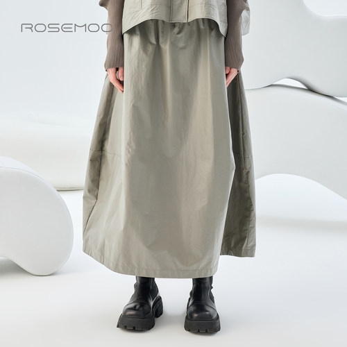 容子木ROSEMOO2026秋商场同款光泽感宽松松紧腰半裙RWM3QP317C