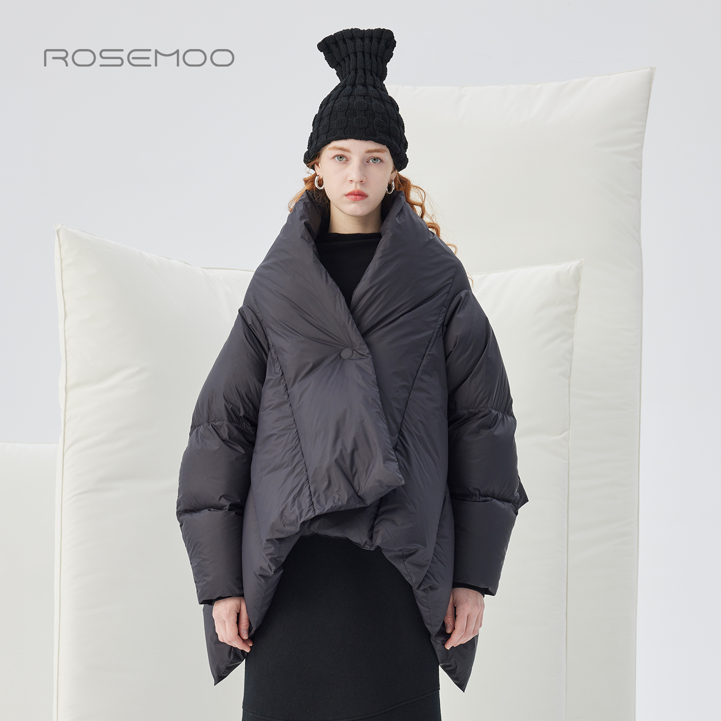 容子木ROSEMOO25冬商场同款光泽感细腻V领轻盈羽绒服RSS4YP115A