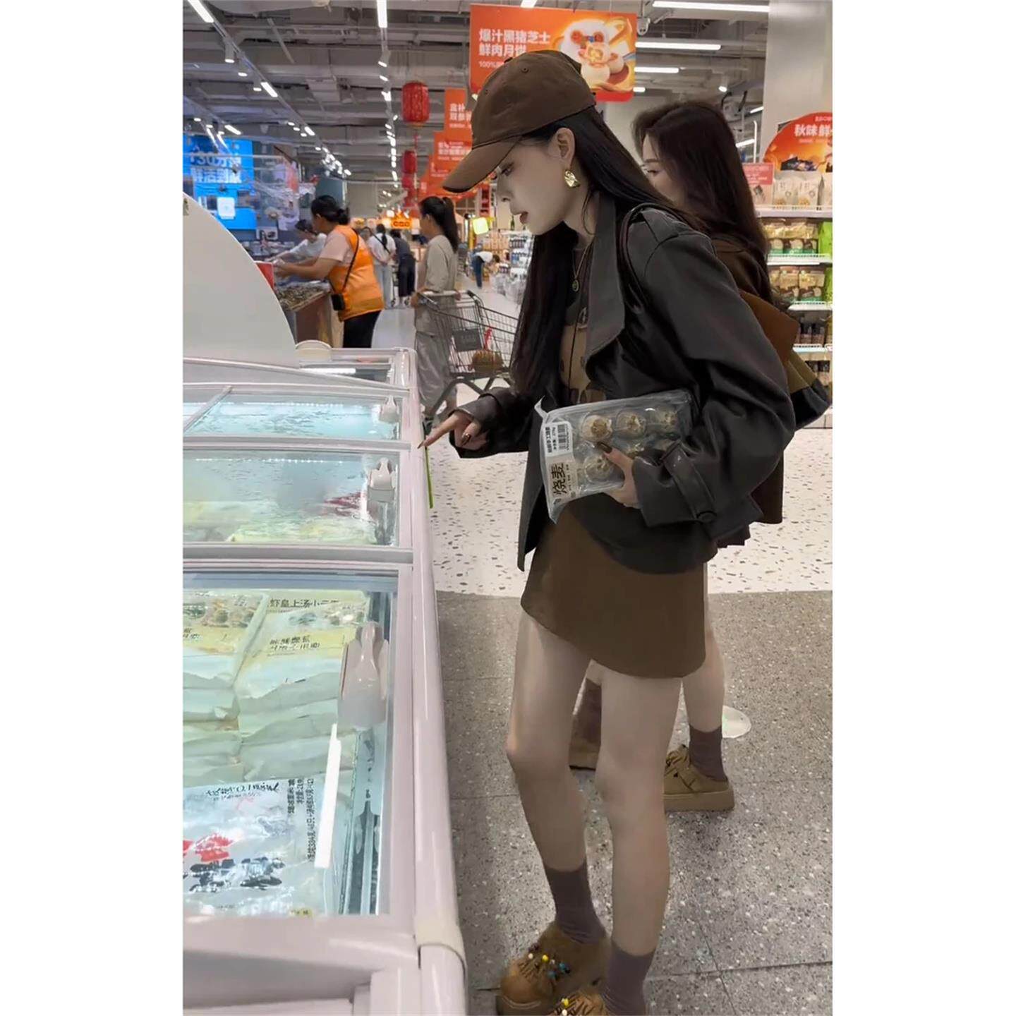 JOYIASS秋套装女2025新款chic港风复古皮衣外套内搭短袖T恤短裙三