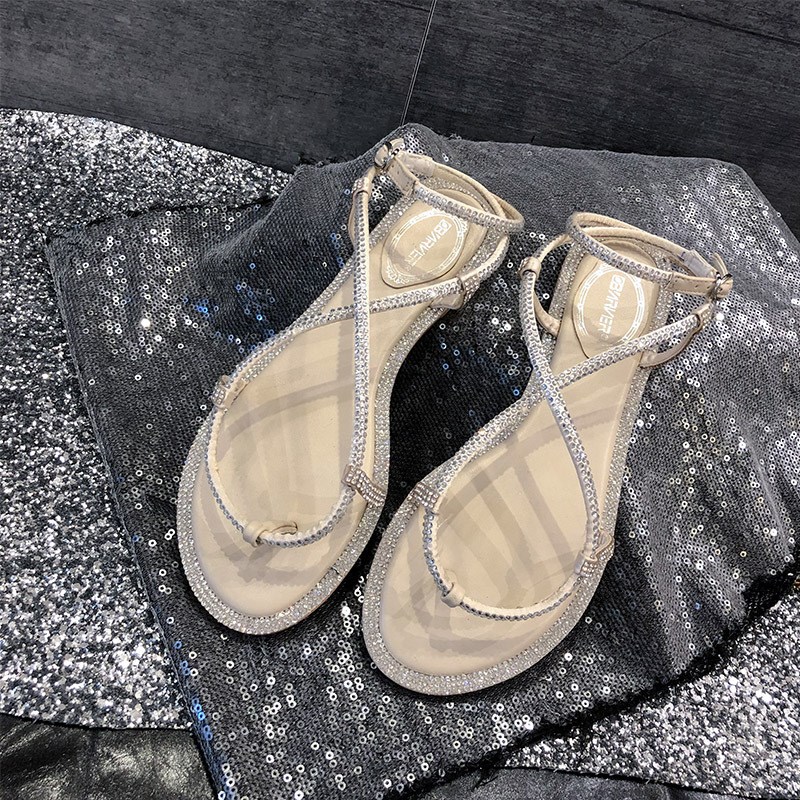 2022年c夏季蛇形缠绕水钻凉鞋女大小码3233 41-43休闲露趾平底凉