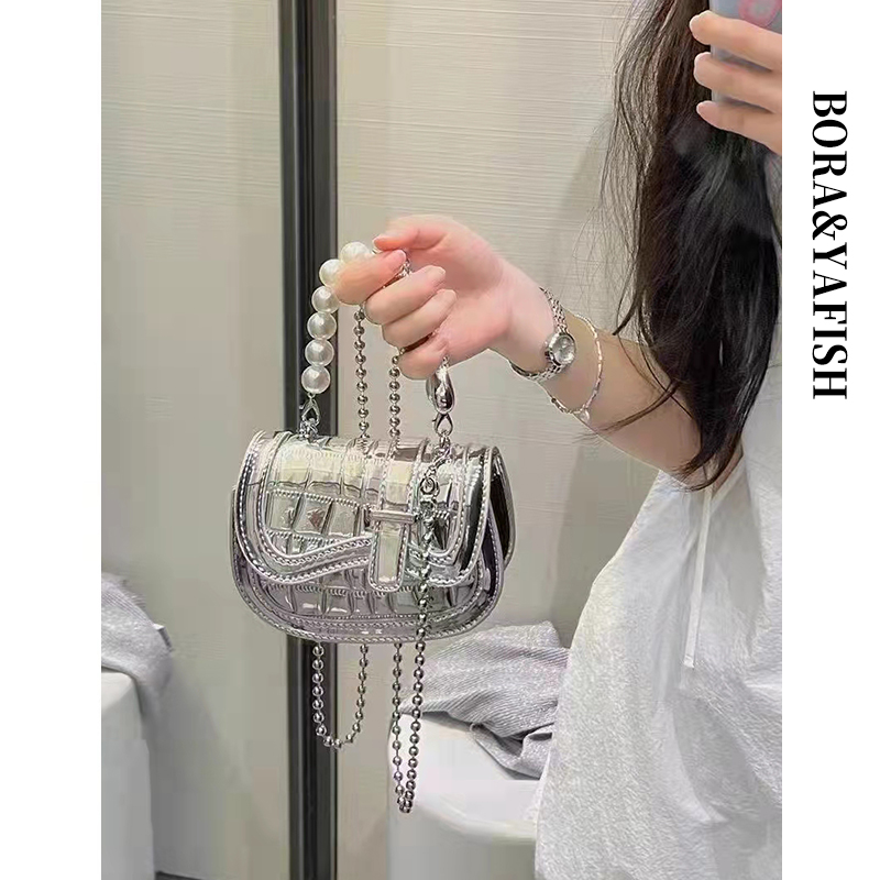 【品牌直营】今年流行银色迷你包