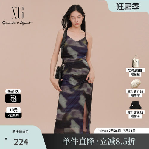 XG雪歌XK104016B596拼色设计连衣裙2025春季新款印花吊带中长裙女