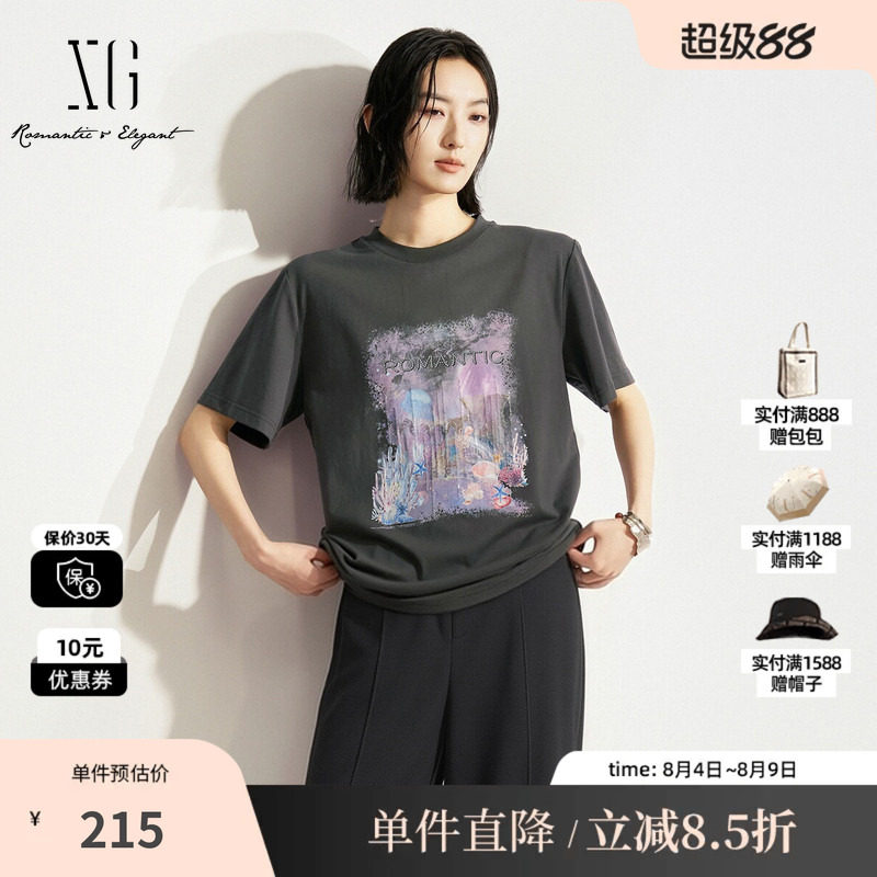 XG/雪歌XM201520A884深灰色棉感短袖T恤圆领印花直筒宽松休闲女装