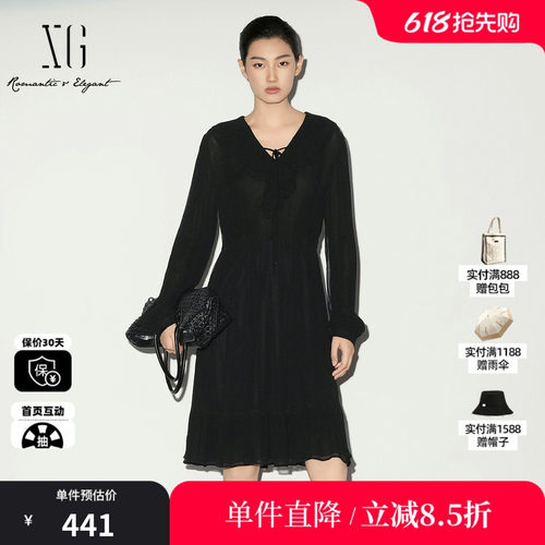 XG/雪歌XL104006A390 荷叶边V领连衣裙黑色高腰显瘦长袖A字伞裙女