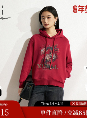 XG雪歌XK101001A113红色印花连帽卫衣2025春季新款长袖纯棉上衣女