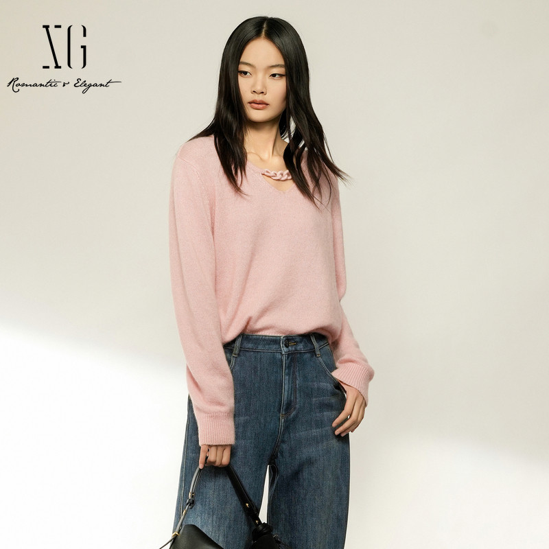 XG/雪歌XL411032A616粉色链条V领套头针织毛衫休闲慵懒风毛衣女装