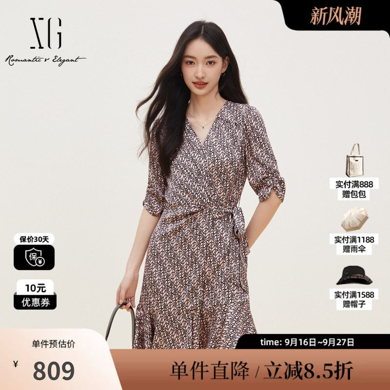 XG/雪歌XK204108B993 花版桑蚕丝V领中袖连衣裙收腰绑带A字中裙女