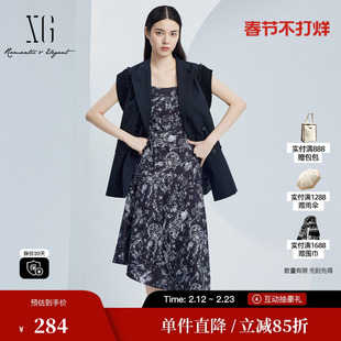 XG/雪歌XJ304007B297不规则连衣裙2025秋季新款碎花吊带中长裙女