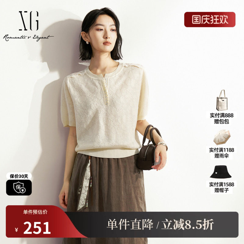 XG/雪歌 XM211625A830米白色镂空钩花圆领短袖针织衫直筒薄款女装