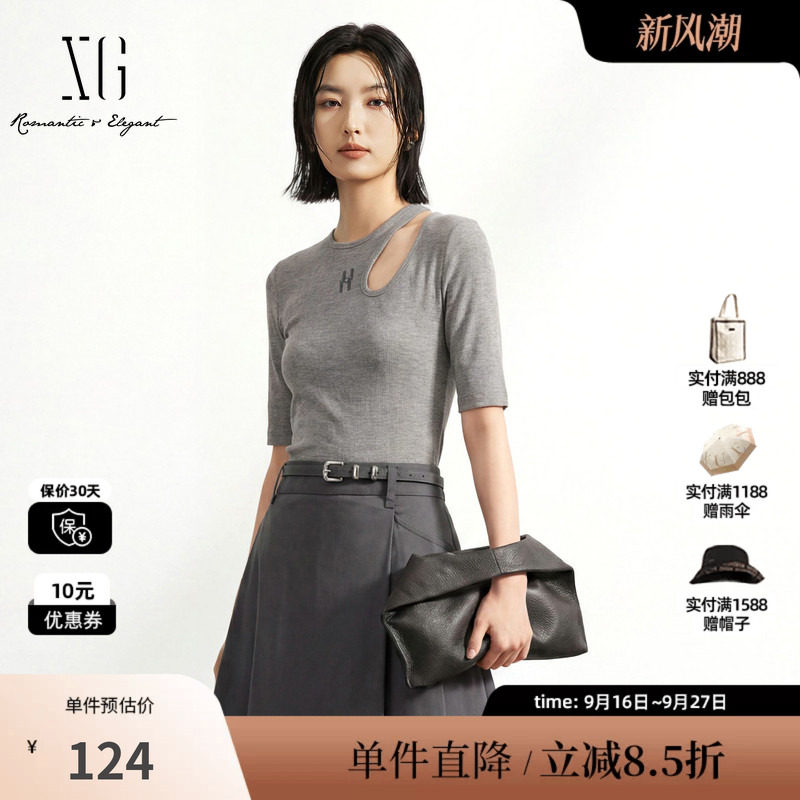 XG/雪歌XK301690A884灰色字母五分袖短袖T恤修身挖肩镂空内搭女装