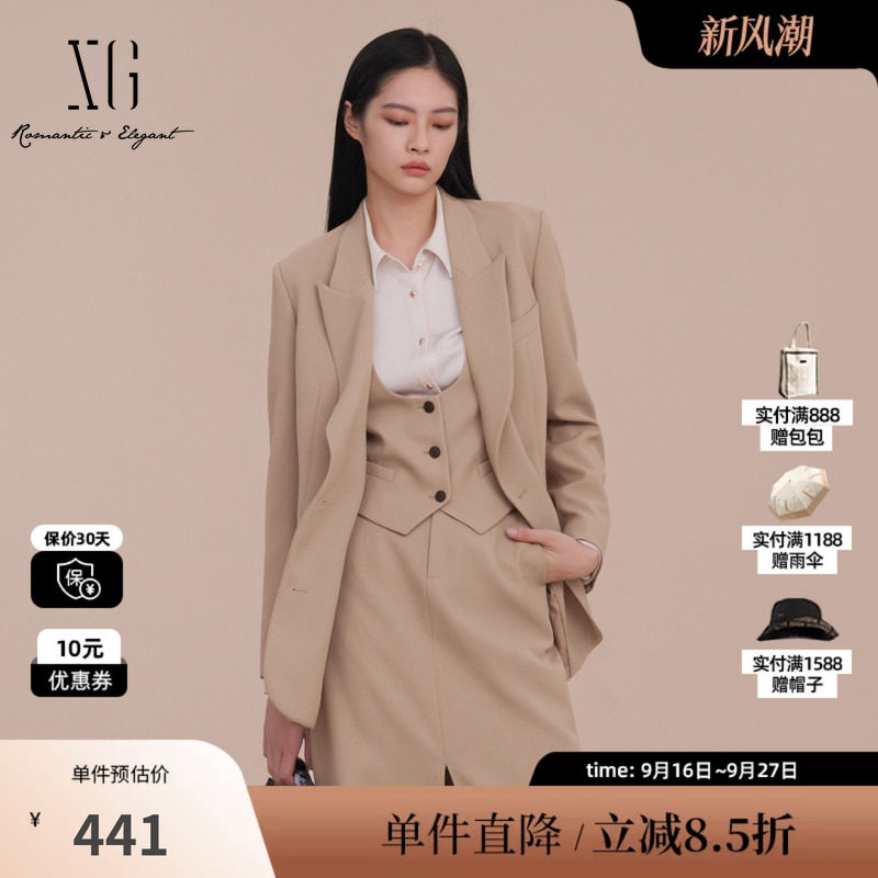 XG雪歌XK107022A173卡其色双排扣西装2025春季新款翻领长袖外套女