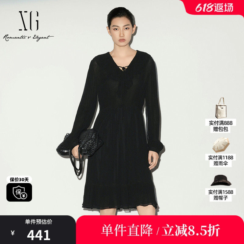 XG/雪歌XL104006A390 荷叶边V领连衣裙黑色高腰显瘦长袖A字伞裙女