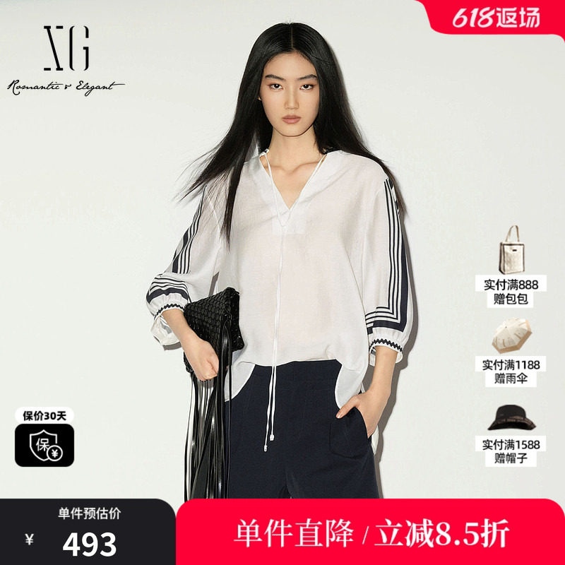 XG/雪歌XL221039B351白色莱赛尔V领中袖衬衫镂空绑带印花上衣女装