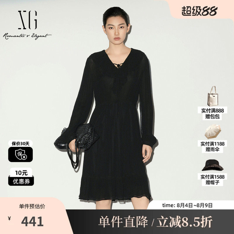XG/雪歌XL104006A390 荷叶边V领连衣裙黑色高腰显瘦长袖A字伞裙女
