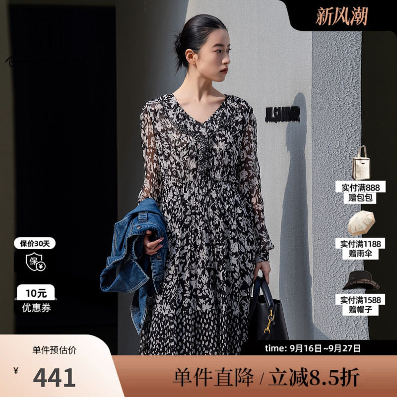 XG/雪歌XL104005B393 碎花长袖连衣裙V领荷叶边花版A字中裙伞裙女