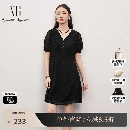 XG/雪歌XJ204038A390黑色V领镂空绣花连衣裙时尚夏季新款A字裙女