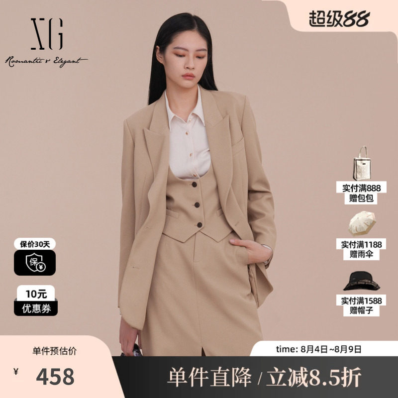 XG雪歌XK107022A173卡其色双排扣西装2025春季新款翻领长袖外套女