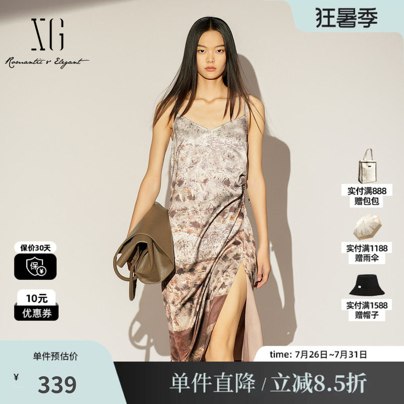XG/雪歌XL104001B293花版吊带连衣裙V领收腰露背中长无袖碎花女装