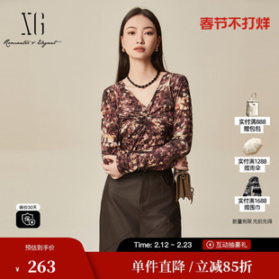 XG/雪歌XK401019B393褶皱花版长袖T恤2025冬季新款修身V领上衣女