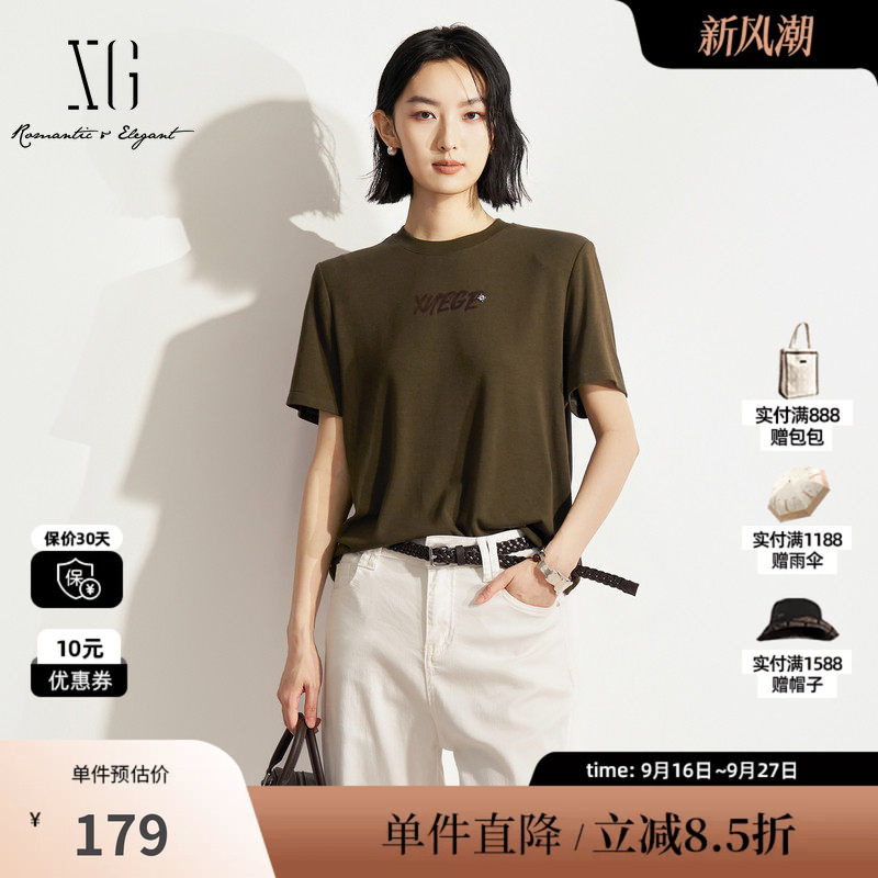 XG/雪歌XM201536A844墨绿色圆领短袖T恤正肩直筒合身字母上衣女装