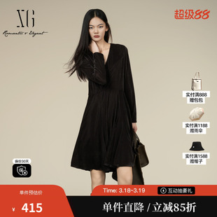 XG/雪歌XK404006A174深棕色褶皱连衣裙2025冬季新款长袖A字裙女装